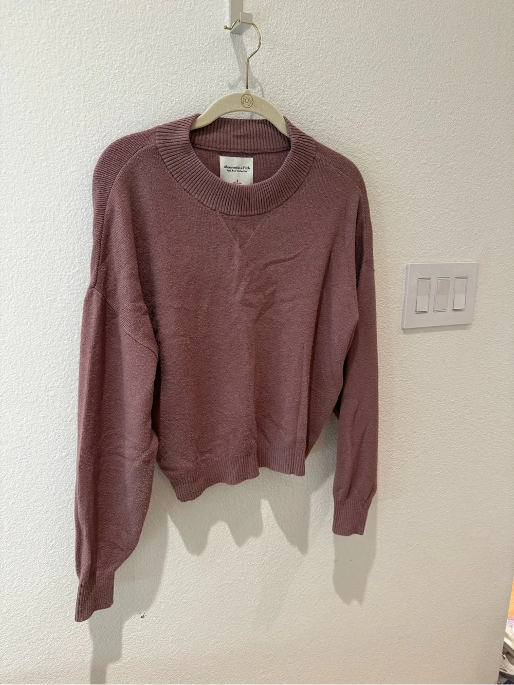 Abercrombie & Fitch Mauve Crewneck Sweater